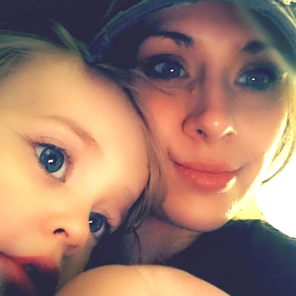 Meet your Posher, Nikki - Picture 1 of 2